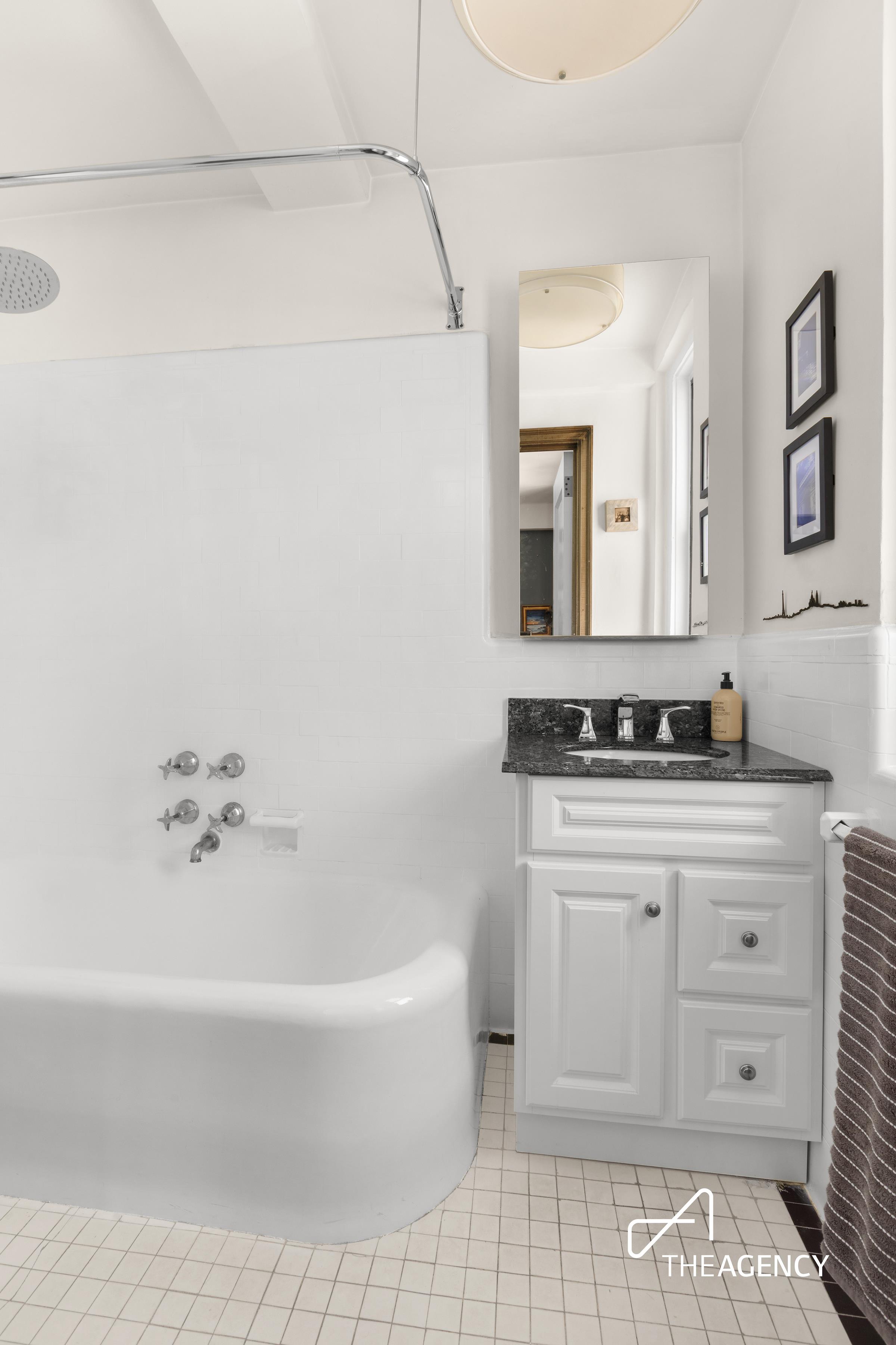 333 East 53rd Street, Unit 10C Manhattan, NY 10022 - Photo 6 of 10