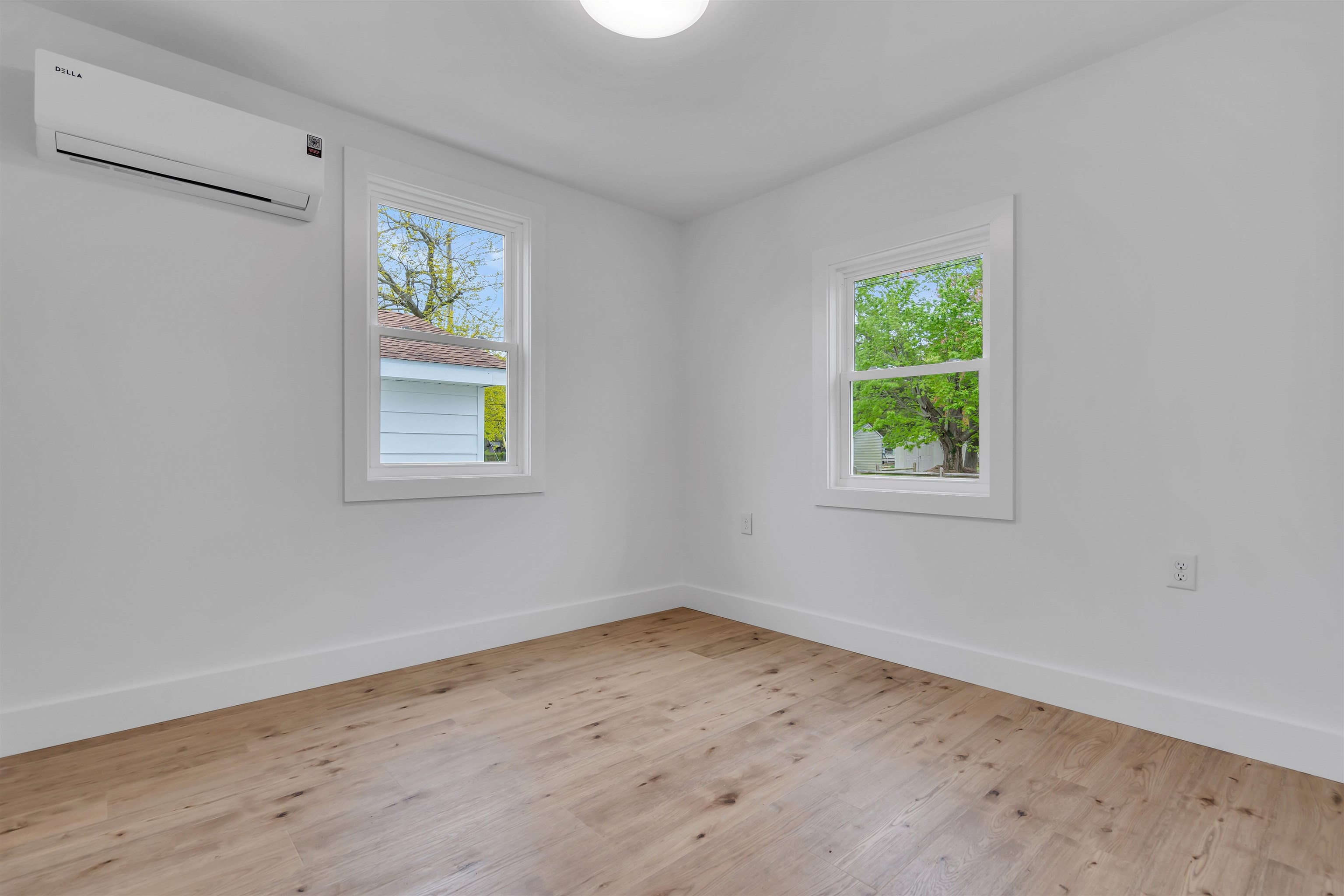 539 Seashore Road Erma, NJ 08204 - Photo 11 of 18 an empty room with a window