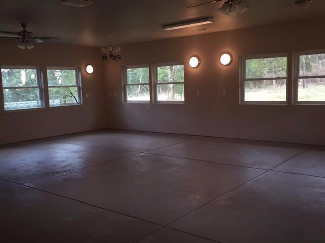 6555 Hugo Road Grants Pass, OR 97526 - Photo 26 of 31 Huge workshop or craftroom.