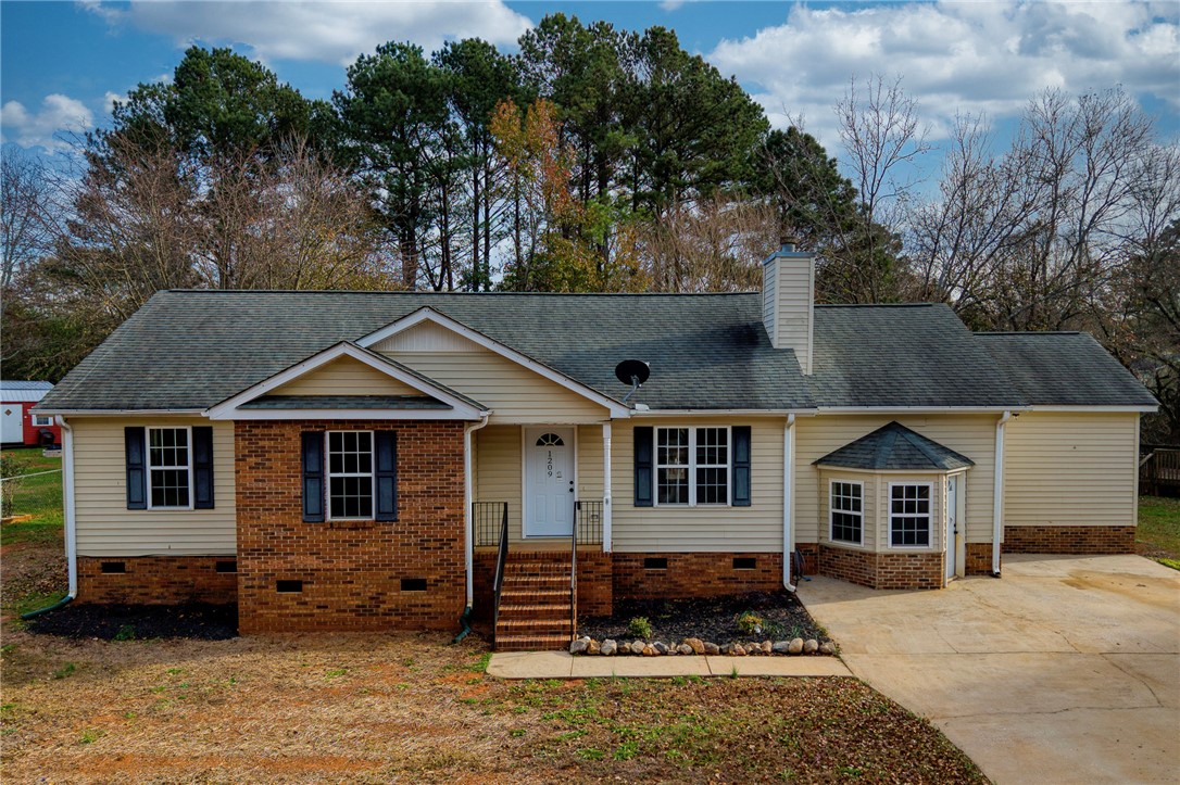 1209 Westgate Road Anderson, SC 29626 - Photo 2 of 40 Gallery Image 2