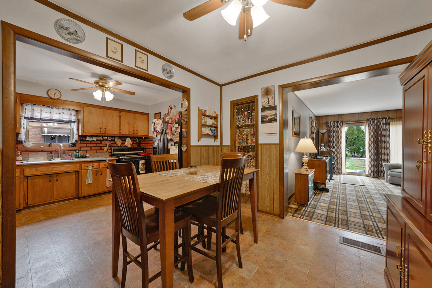 10943 Princess Avenue Chicago Ridge, IL 60415 - Photo 5 of 18 a large kitchen with a table and chairs