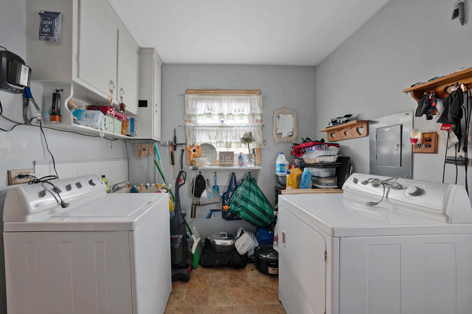 10943 Princess Avenue Chicago Ridge, IL 60415 - Photo 8 of 18 a utility room with dryer and washer