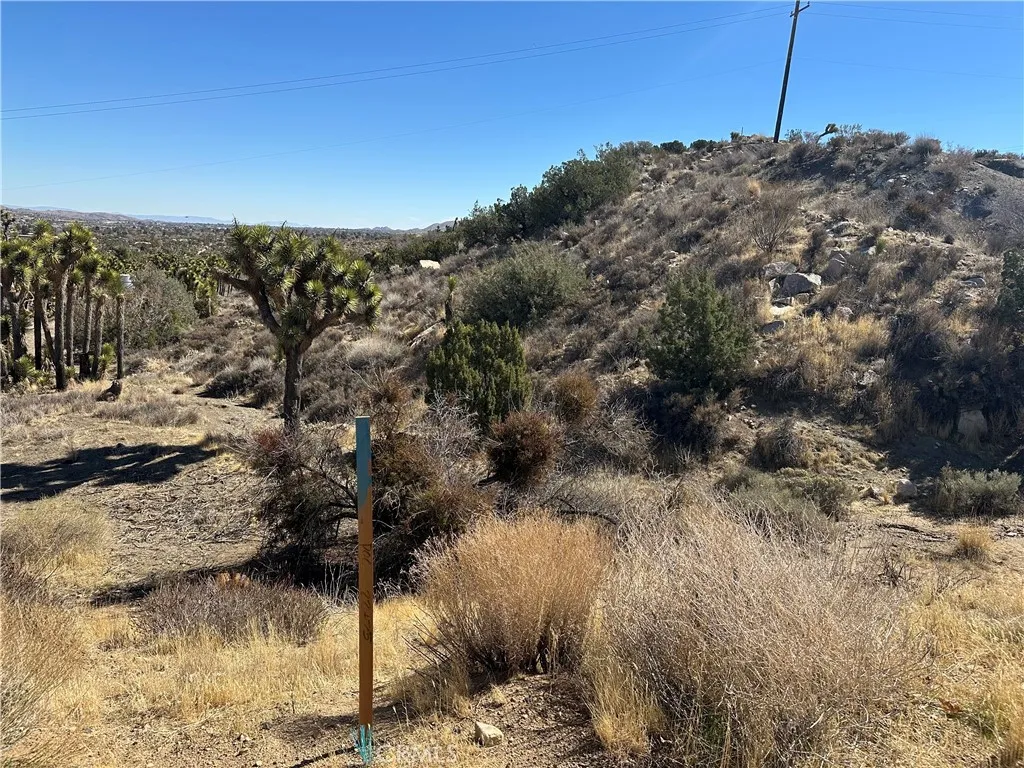 0 Pinon Yucca Valley Yucca Valley, CA 92284 - Photo 12 of 14 a view of a houses with a yard