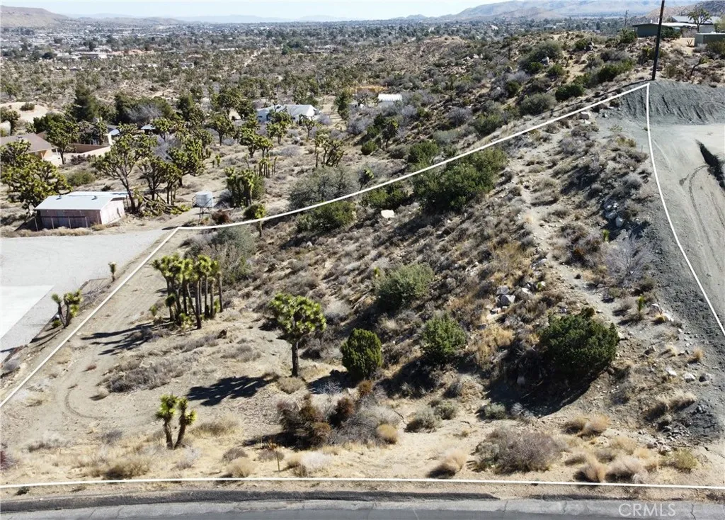 0 Pinon Yucca Valley Yucca Valley, CA 92284 - Photo 2 of 14 a view of a city