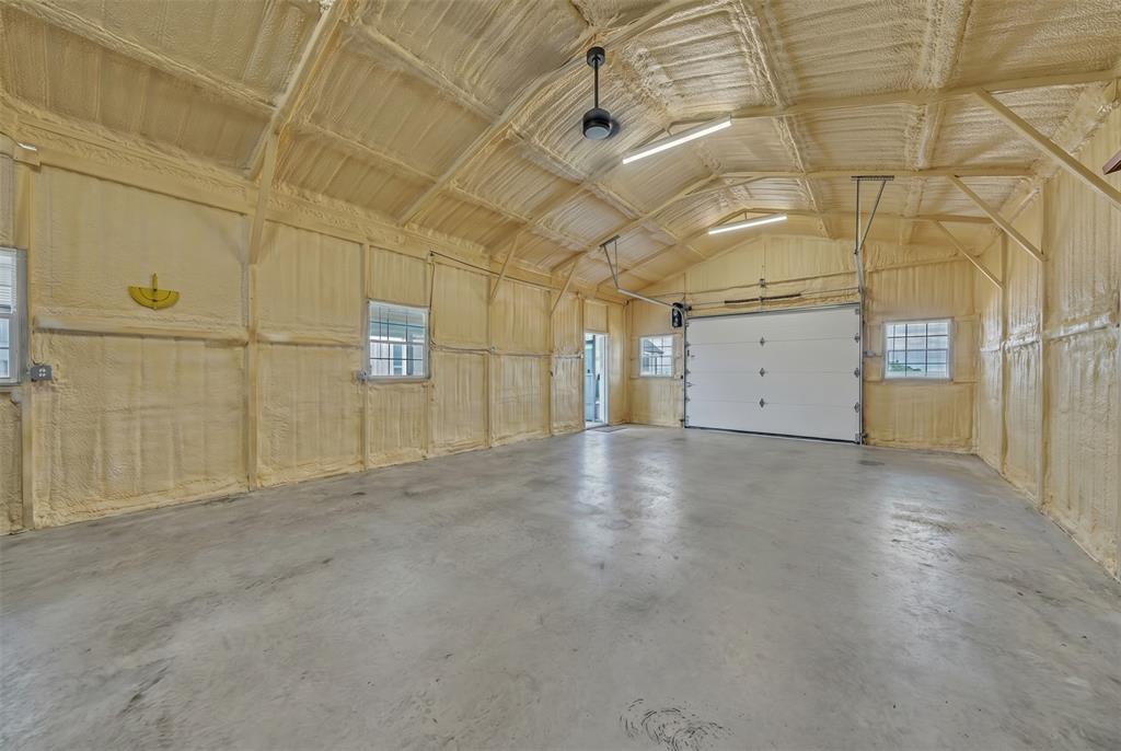 6628 Buffalo Ridge Circle Godley, TX 76044 - Photo 36 of 39 a view of a garage