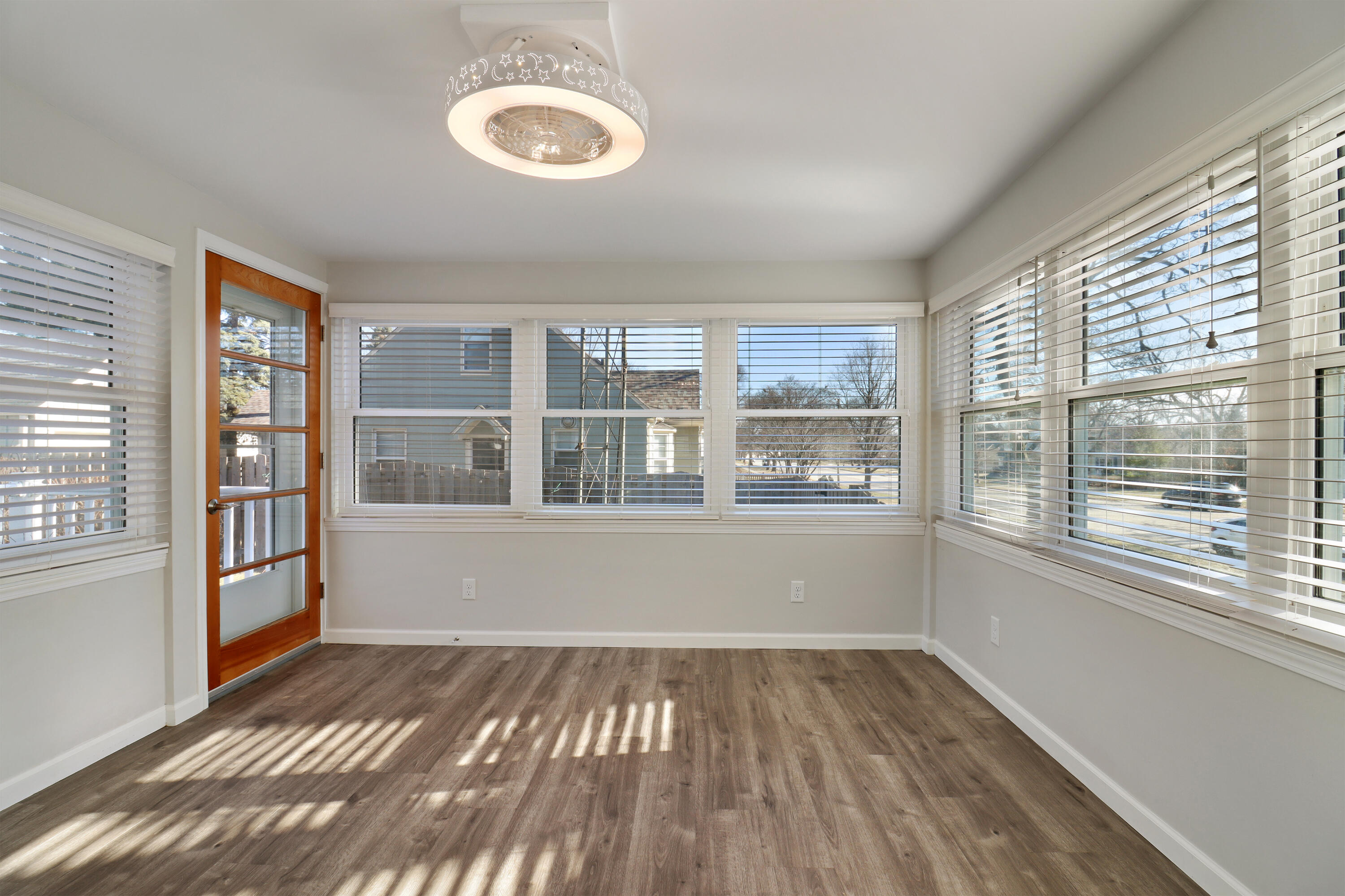 4320 Wilson Road Kenosha, WI 53142 - Photo 11 of 33 Sunroom