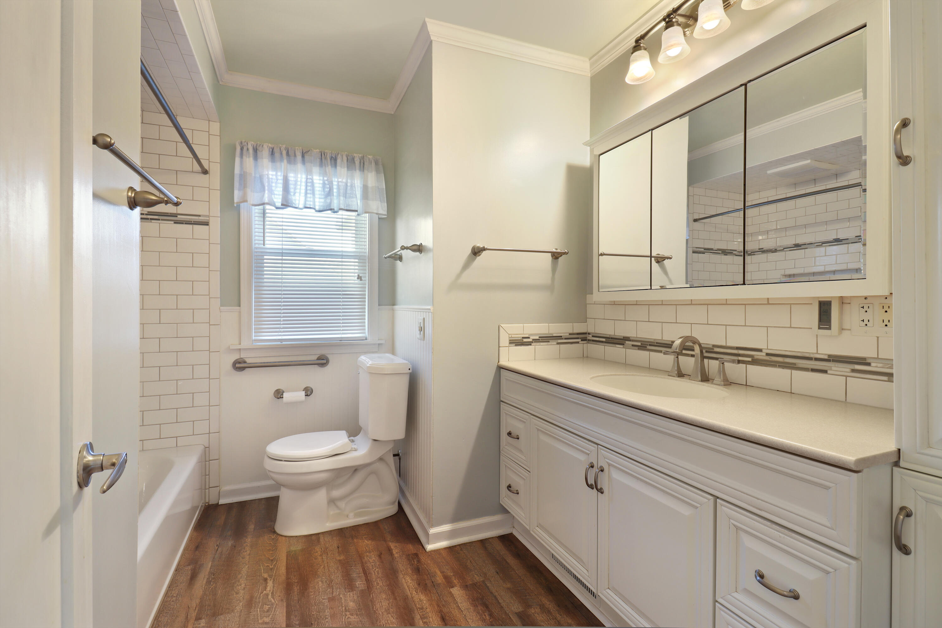 4320 Wilson Road Kenosha, WI 53142 - Photo 14 of 33 Main Floor Fully Remodeled Bath