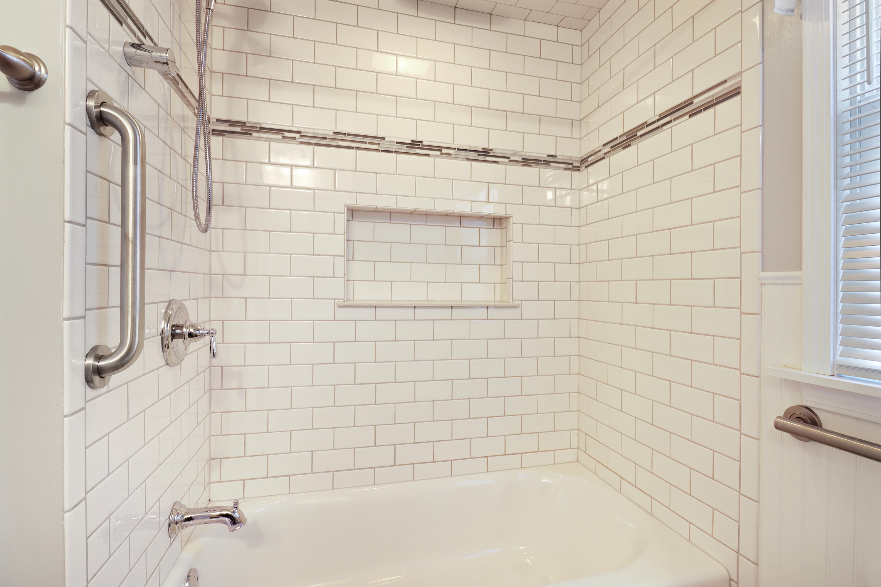 4320 Wilson Road Kenosha, WI 53142 - Photo 15 of 33 Main Floor Shower over Tub