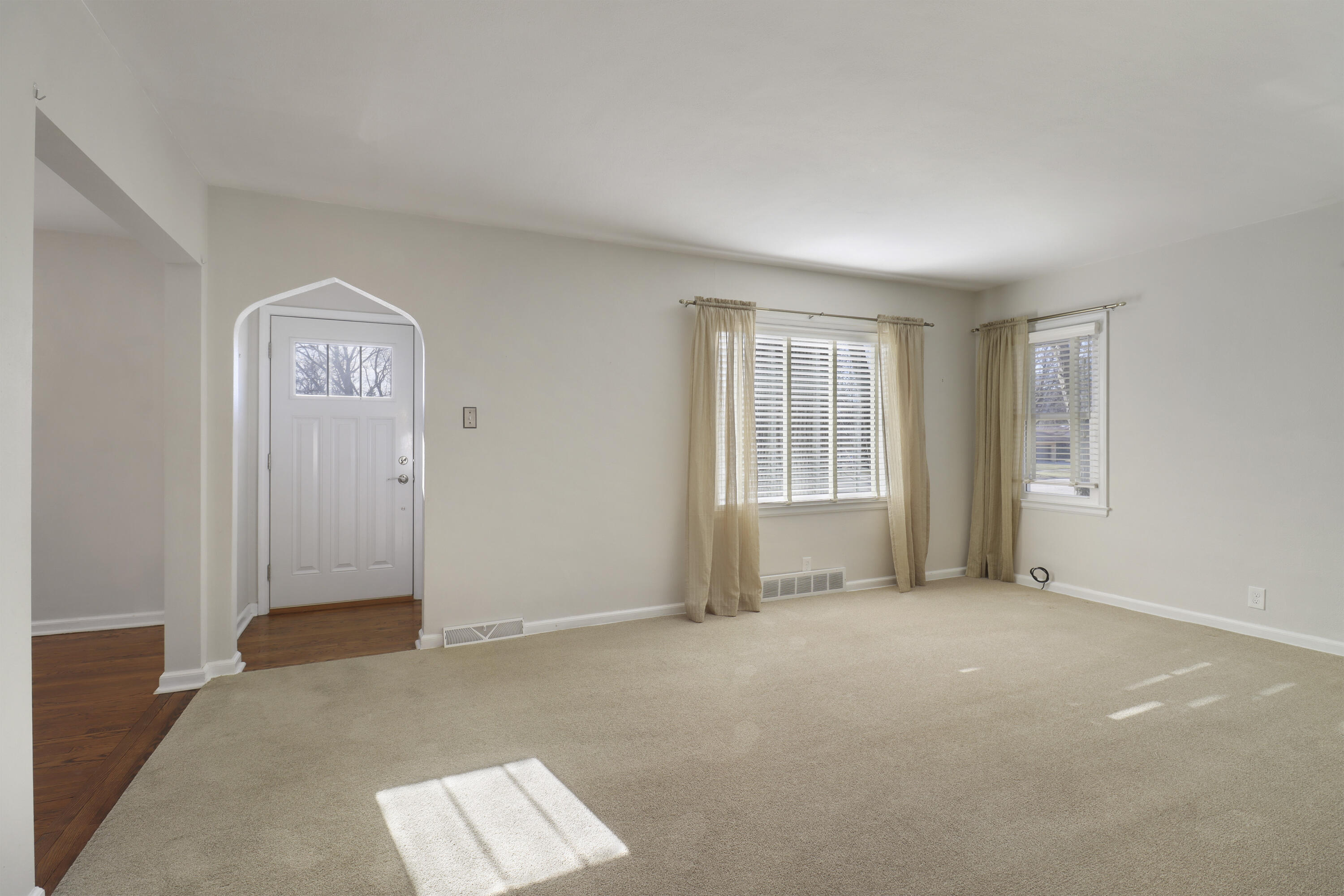 4320 Wilson Road Kenosha, WI 53142 - Photo 2 of 33 Foyer and Living Room