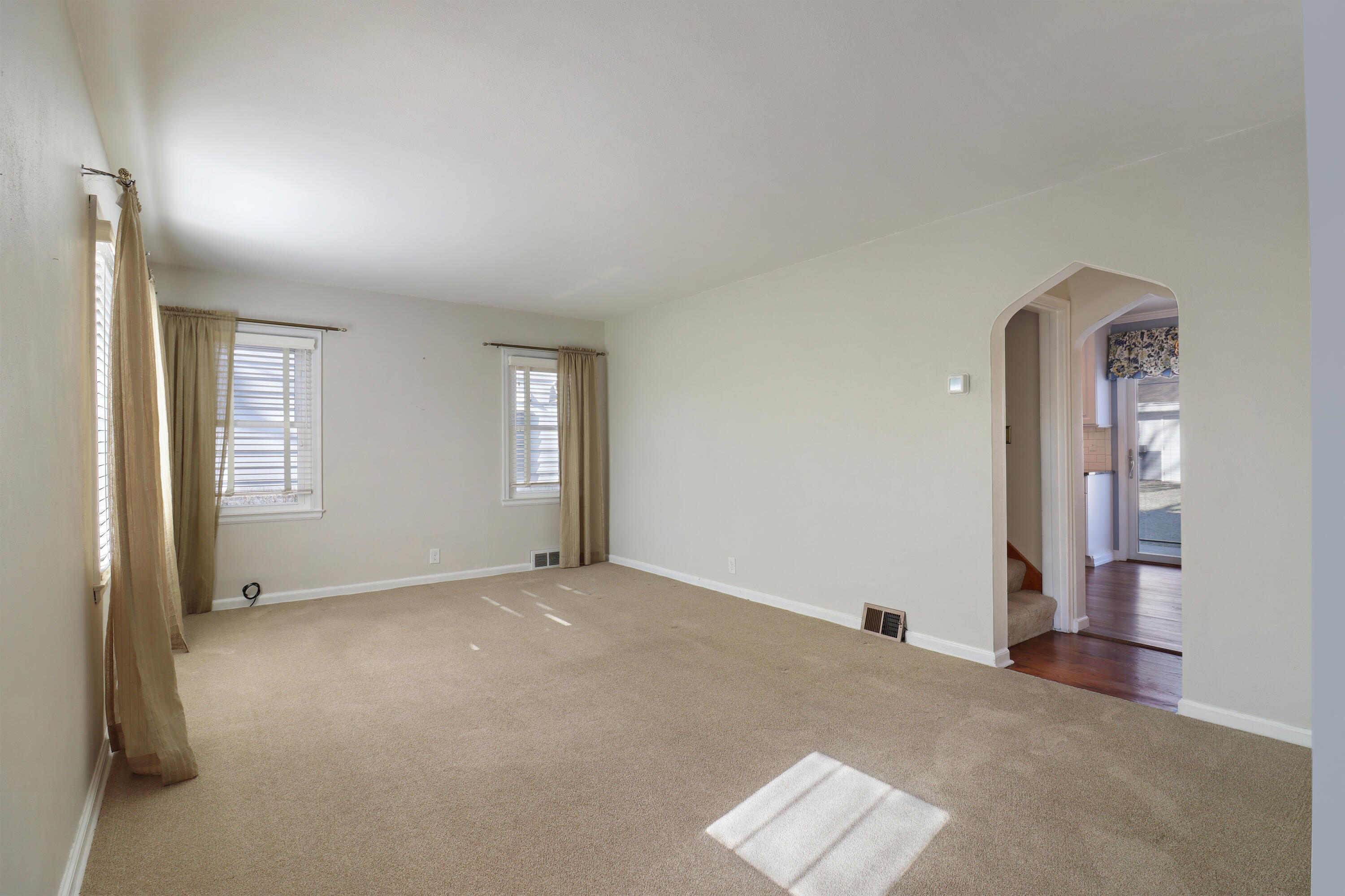 4320 Wilson Road Kenosha, WI 53142 - Photo 3 of 33 Living Room
