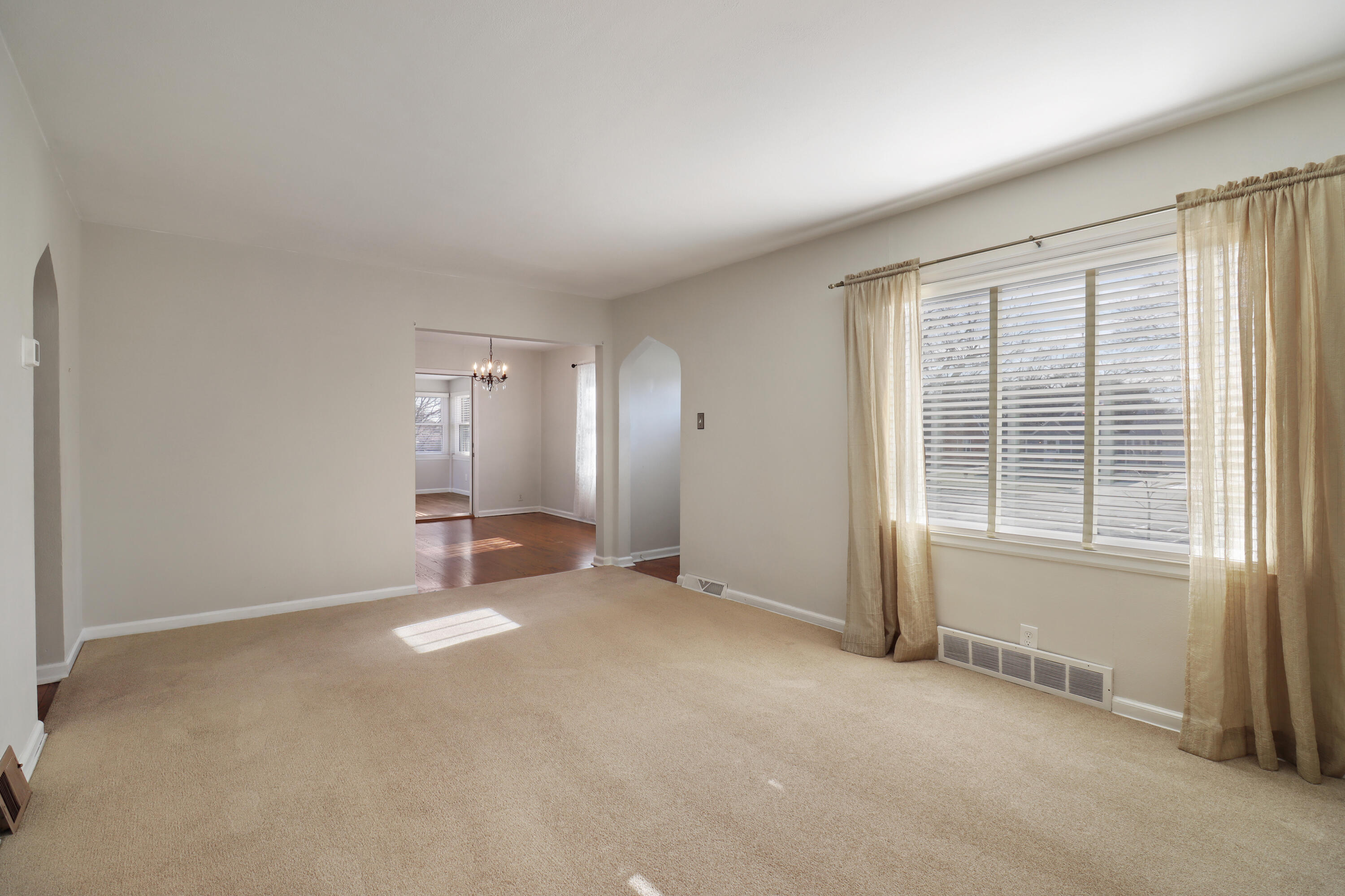 4320 Wilson Road Kenosha, WI 53142 - Photo 4 of 33 Living Room