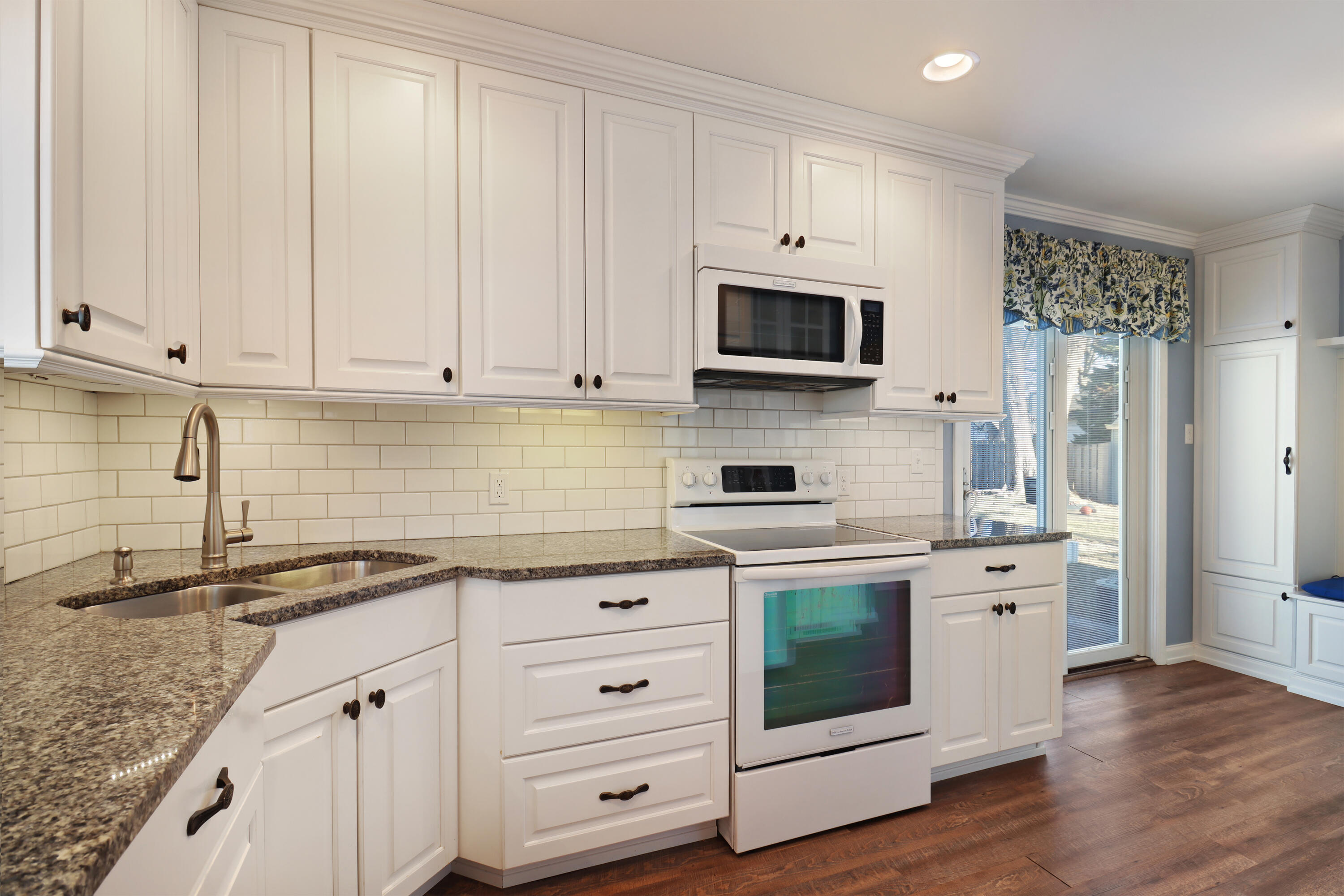 4320 Wilson Road Kenosha, WI 53142 - Photo 6 of 33 Kitchen