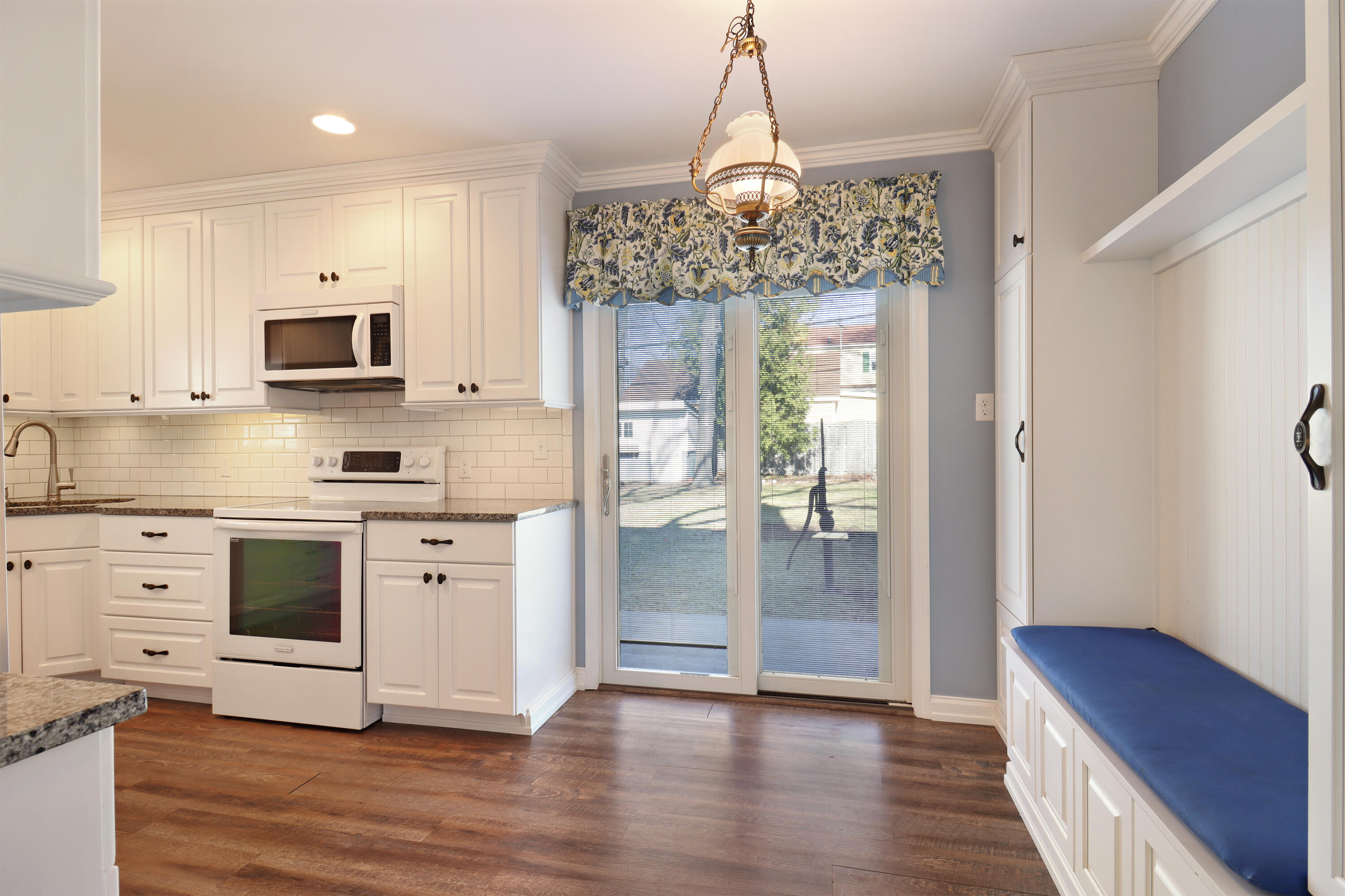 4320 Wilson Road Kenosha, WI 53142 - Photo 8 of 33 Dinette Area