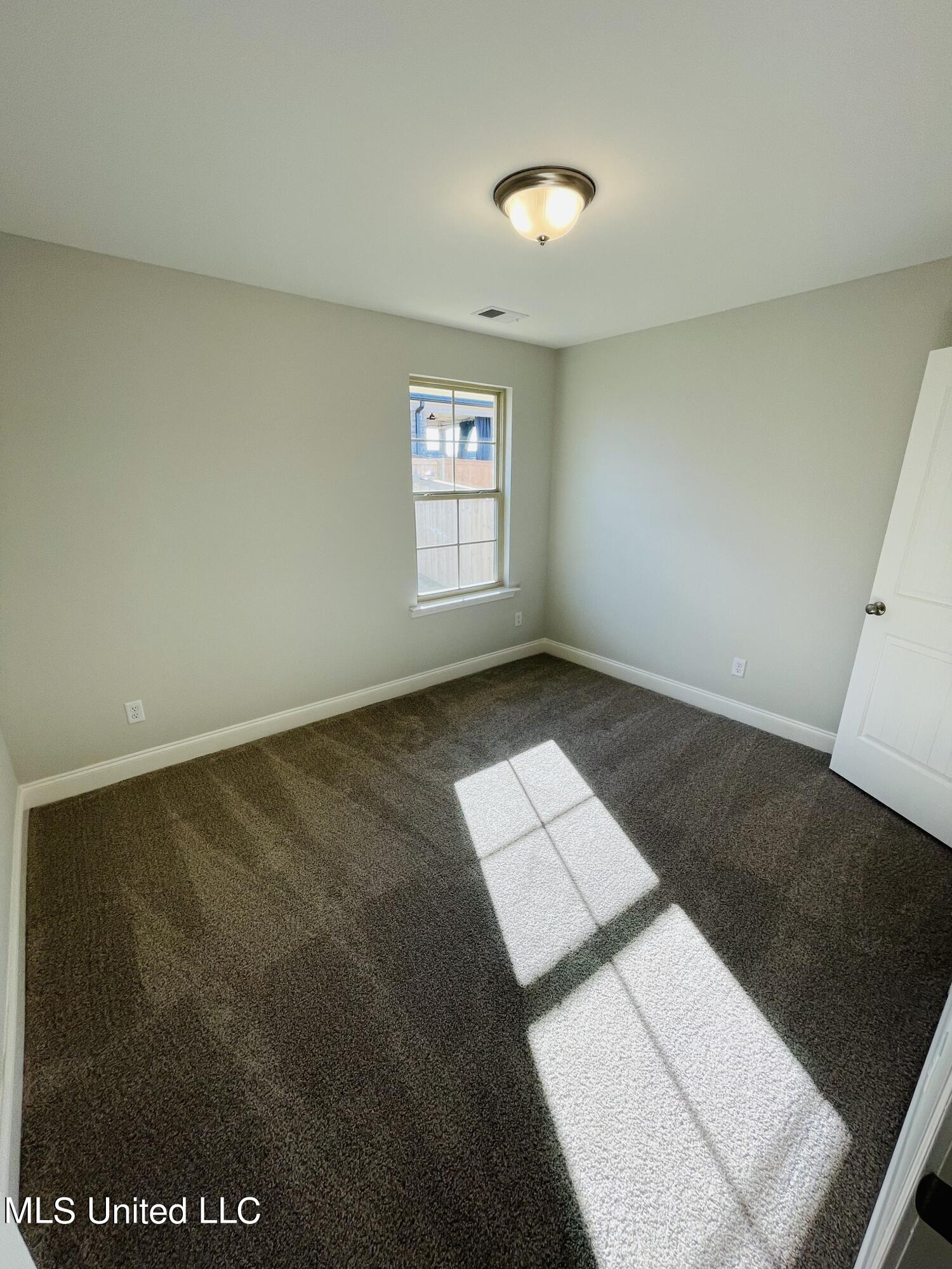 1663 Cambria Drive Southaven, MS 38671 - Photo 11 of 13 3CB128DF-6F57-420B-A967-596F143C59ED