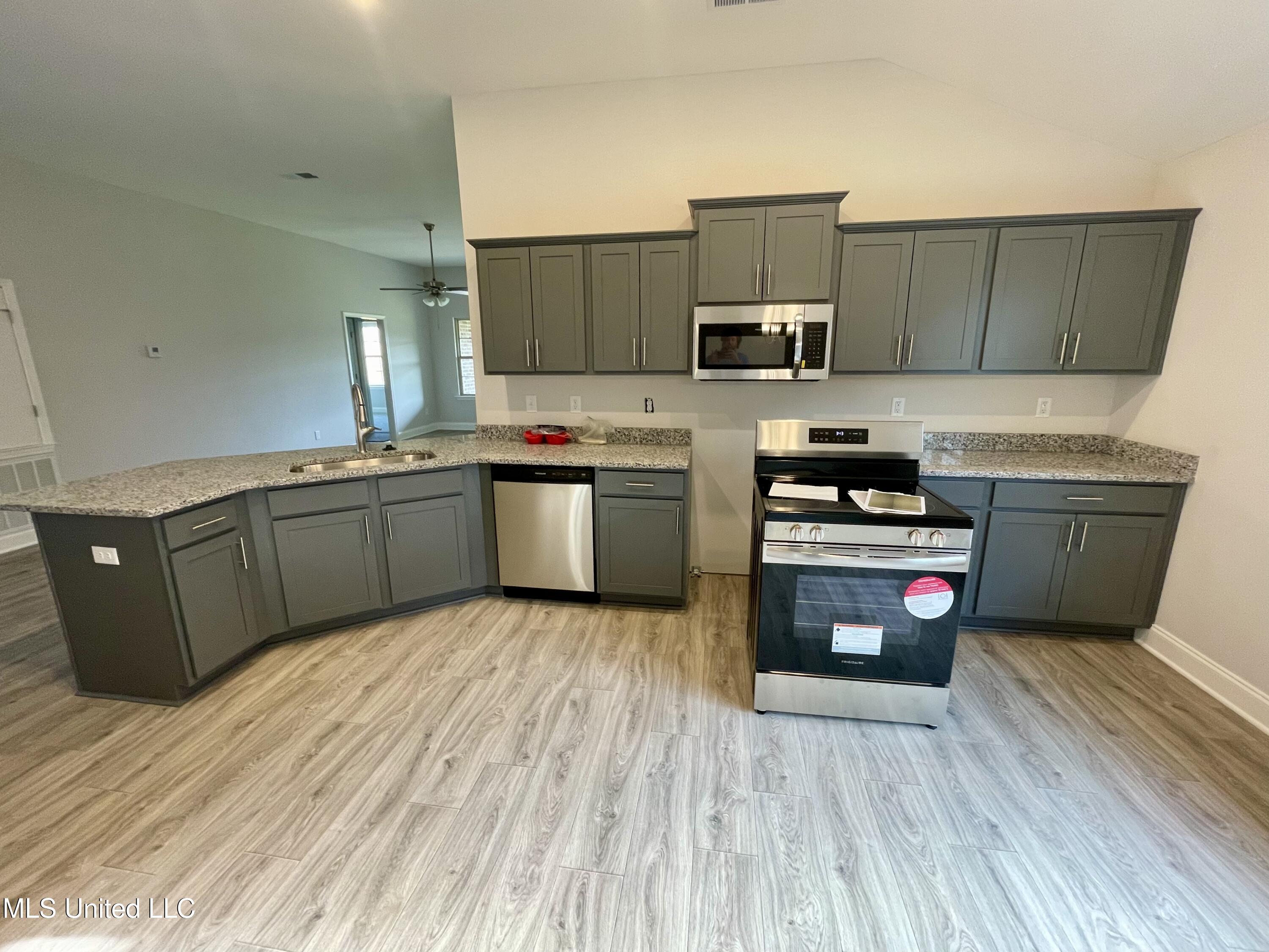 1663 Cambria Drive Southaven, MS 38671 - Photo 4 of 13 53972085-20B6-4CD7-A032-A6CD336EC129