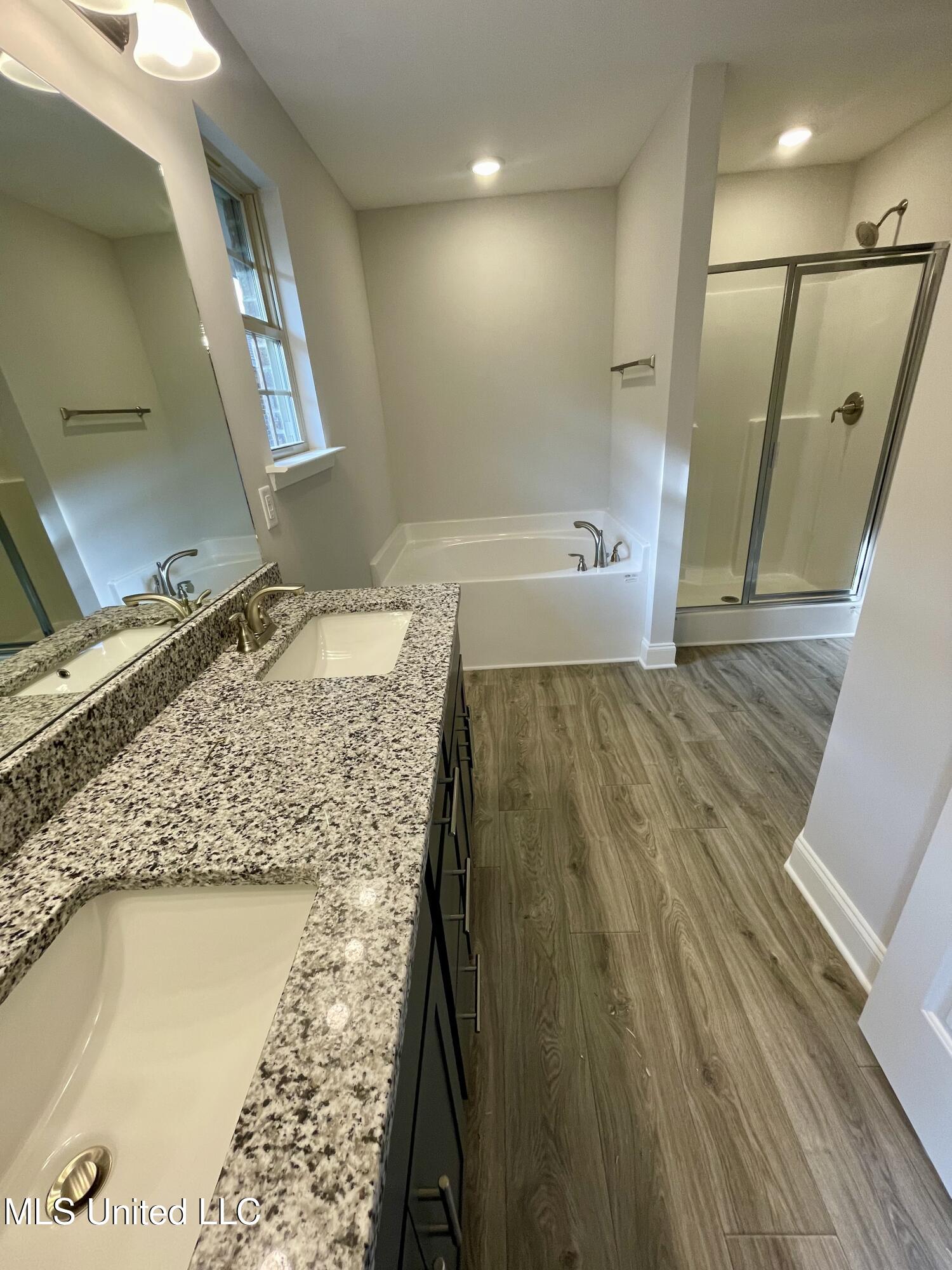 1663 Cambria Drive Southaven, MS 38671 - Photo 9 of 13 BE001662-F4CC-43FC-A7E7-FF67BE2BCC50