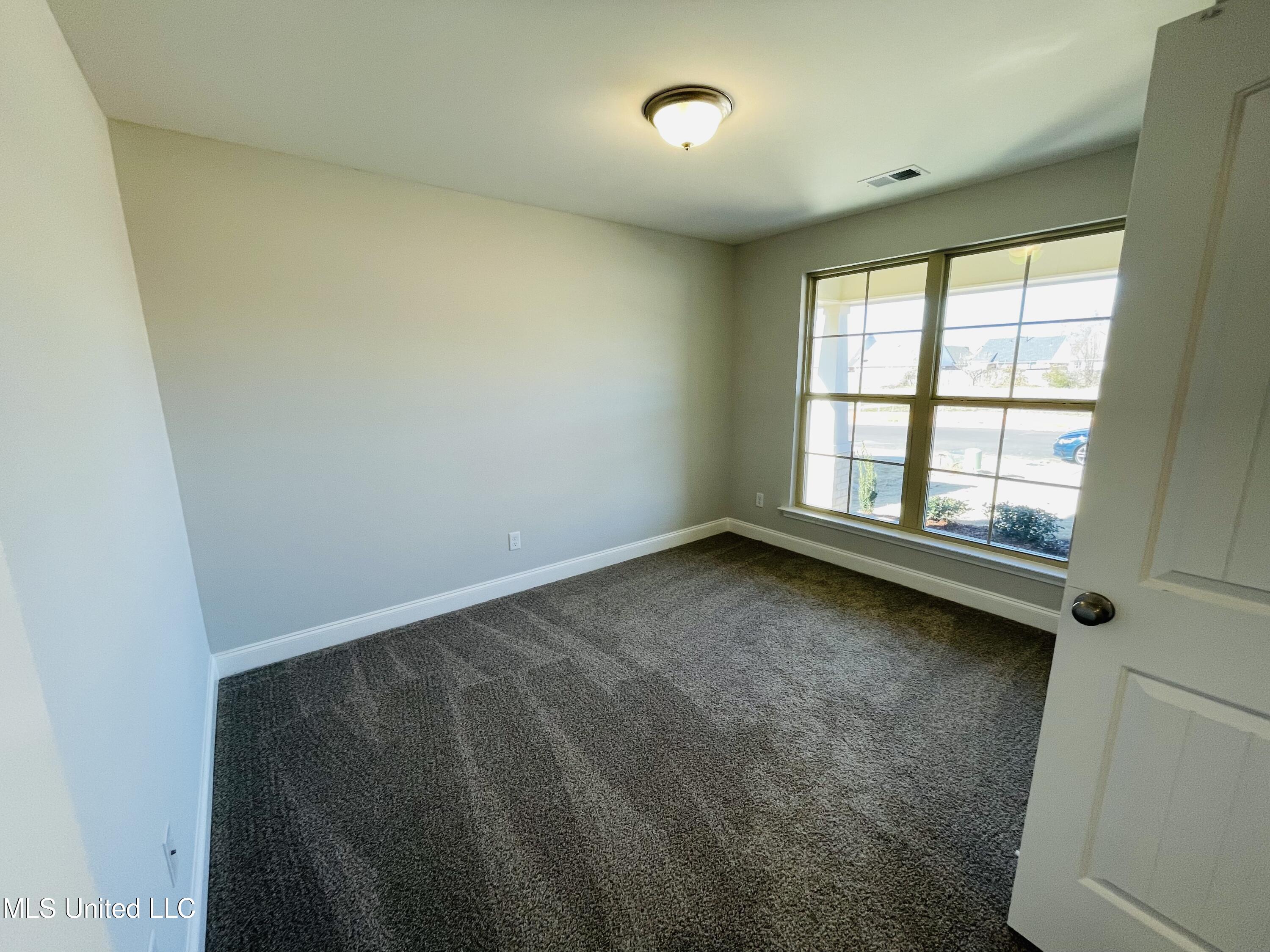 1663 Cambria Drive Southaven, MS 38671 - Photo 10 of 13 978878D6-E8FA-4216-8257-DDA107E65A9D