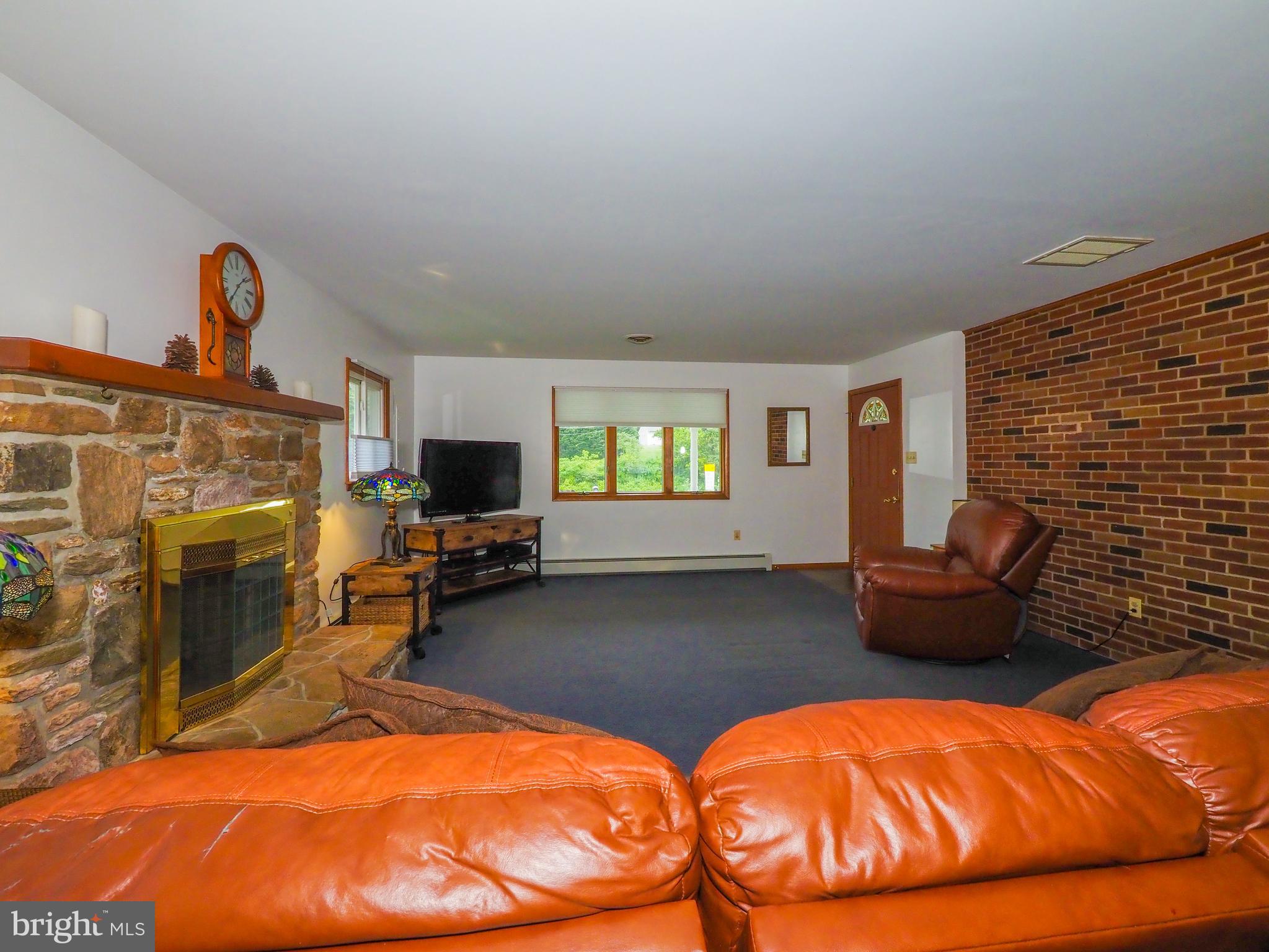 2739 Manchester Road Westminster, MD 21157 - Photo 19 of 43 Living Room
