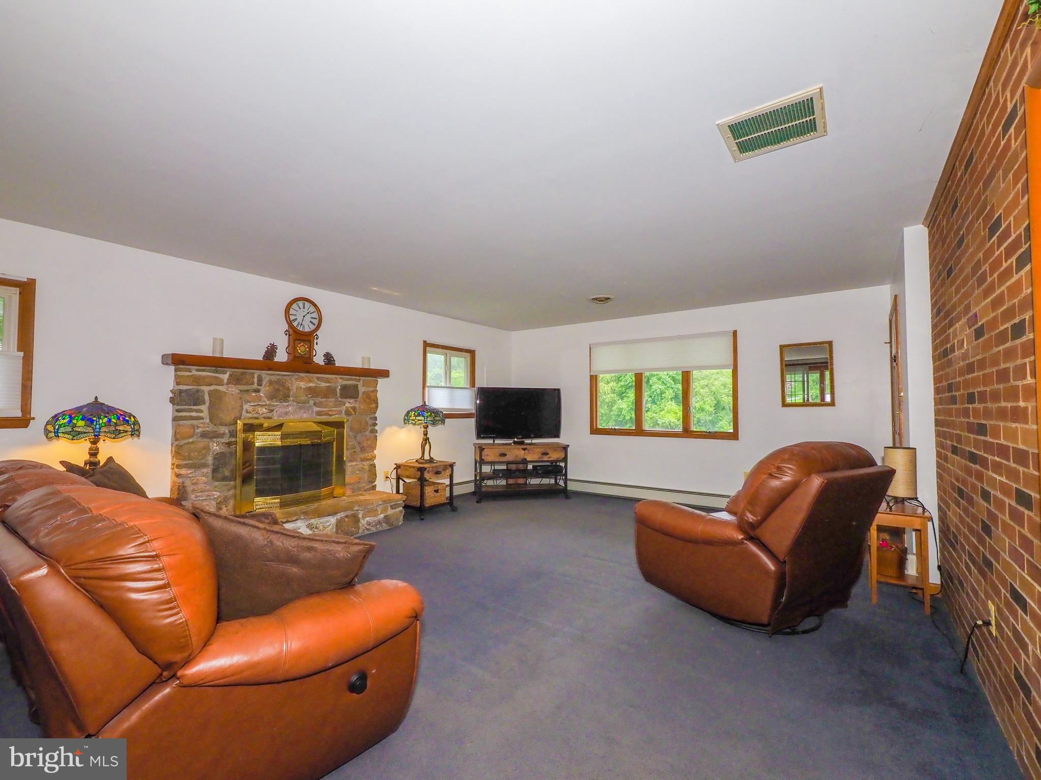 2739 Manchester Road Westminster, MD 21157 - Photo 23 of 43 Living room