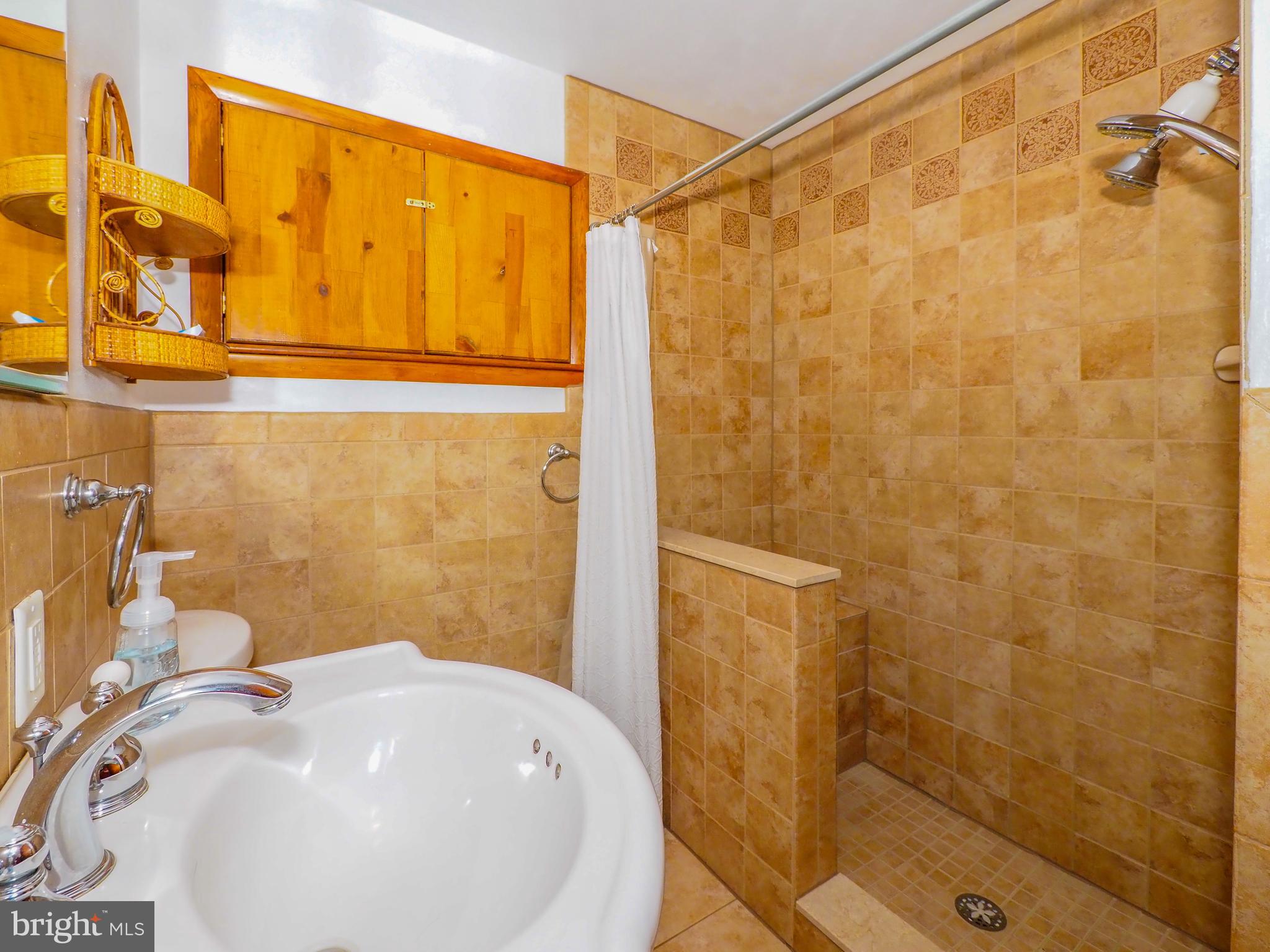 2739 Manchester Road Westminster, MD 21157 - Photo 36 of 43 Shared Full Bathroom