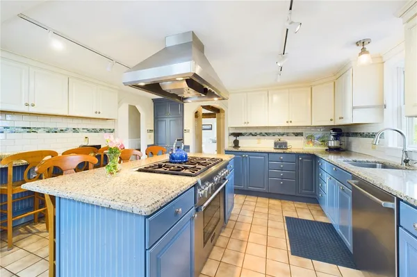 $3,950,000 | 1087 Lakeside Drive, Block Island, RI 02807