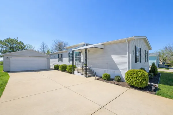 $164,000 | 10719 Butterfield Drive, Frankfort, IL 60423