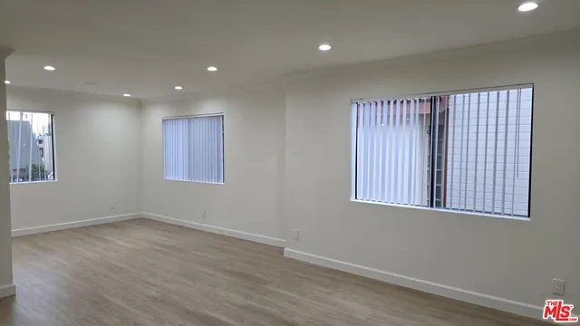 $2,850 | 330 Cameron Place, Unit 10, Glendale, CA 91207