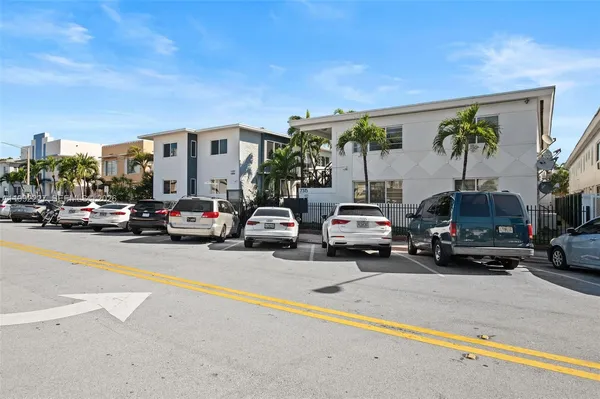 $1,925 | 7315 Byron Avenue, Unit 10, Miami Beach, FL 33141