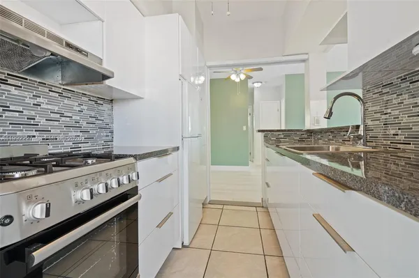 $1,925 | 7315 Byron Avenue, Unit 10, Miami Beach, FL 33141