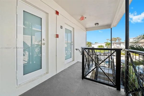 $1,925 | 7315 Byron Avenue, Unit 10, Miami Beach, FL 33141