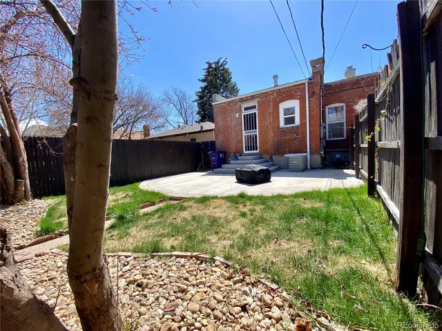 a view of an house with backyard space and balcony