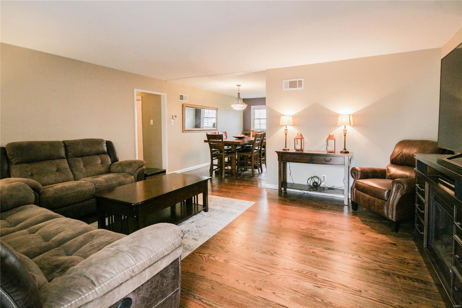 820 Forman Road St. Louis, MO 63123 - Photo 3 of 28 Gallery Image 3