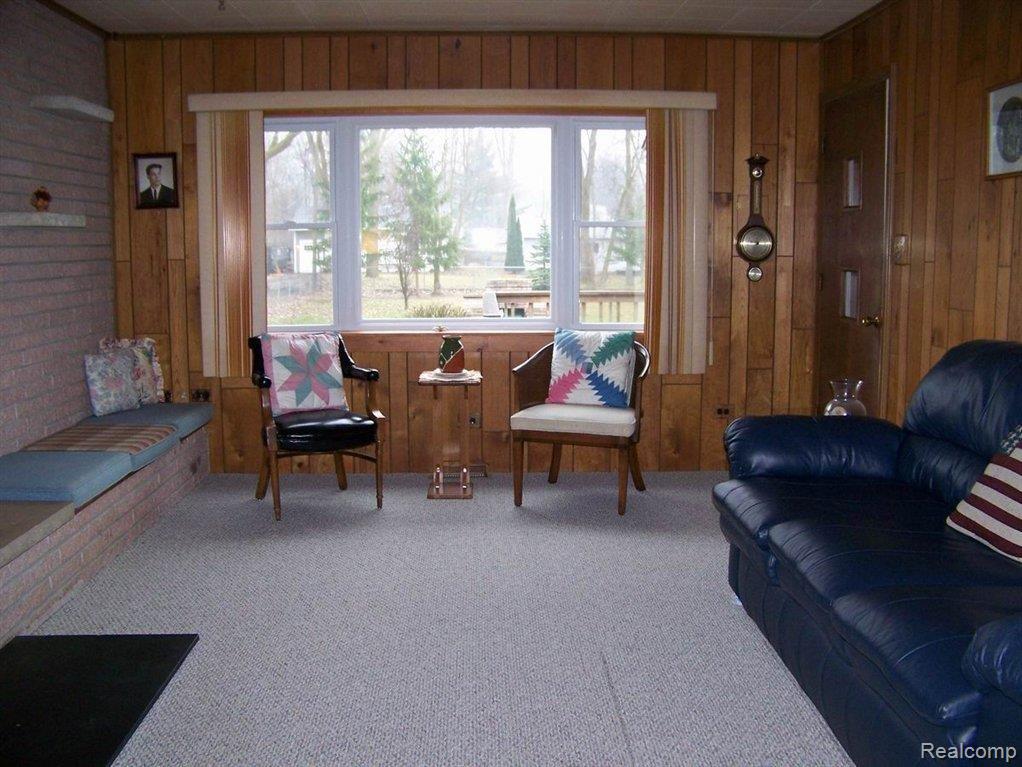 982 Miller Road Lake Orion, MI 48362 - Photo 11 of 16 Family Room 2.JPG