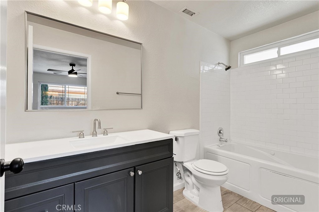 21985 Maumee Road Apple Valley, CA 92308 - Photo 20 of 28 Primary Bathroom