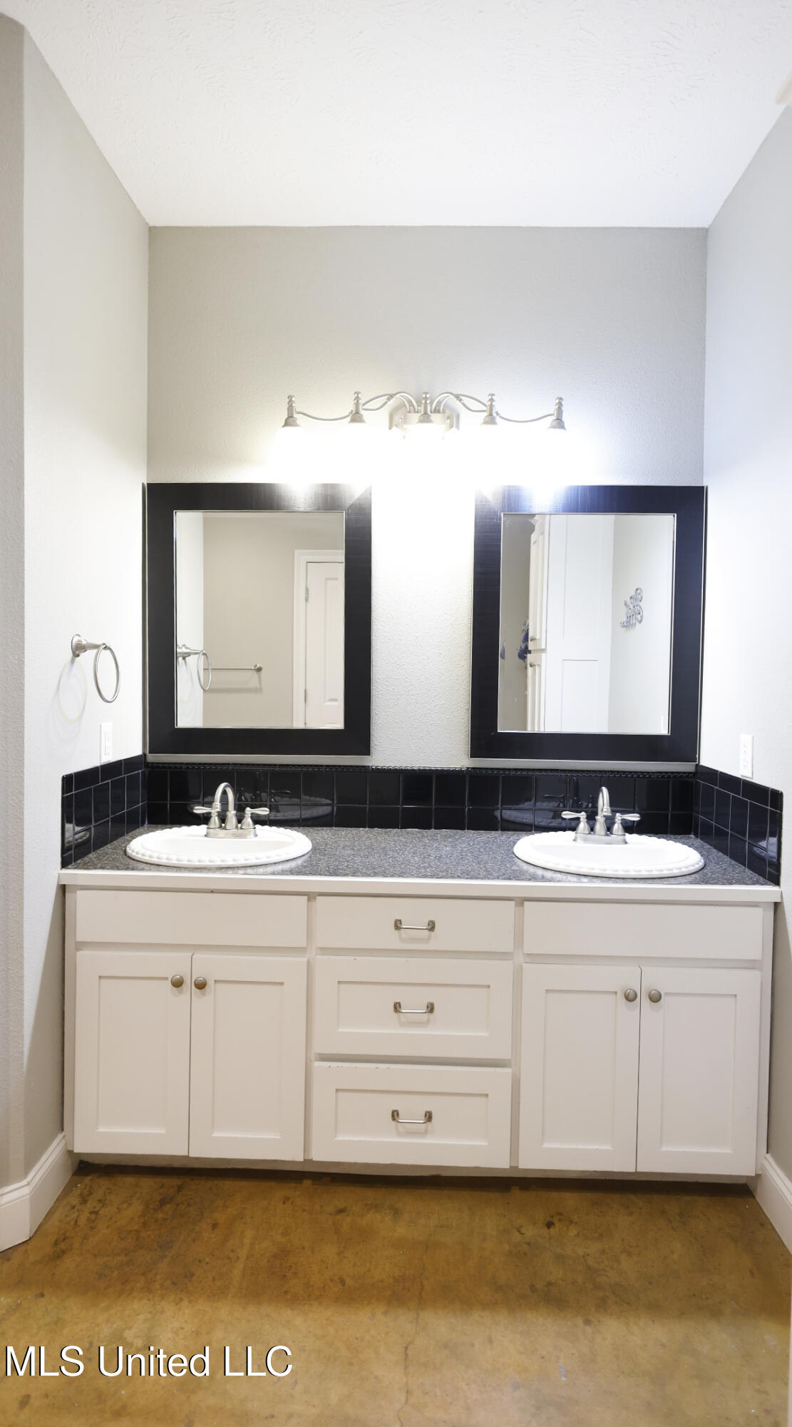 1131 Quail Ridge Drive McComb, MS 39648 - Photo 18 of 38 _C5_0249