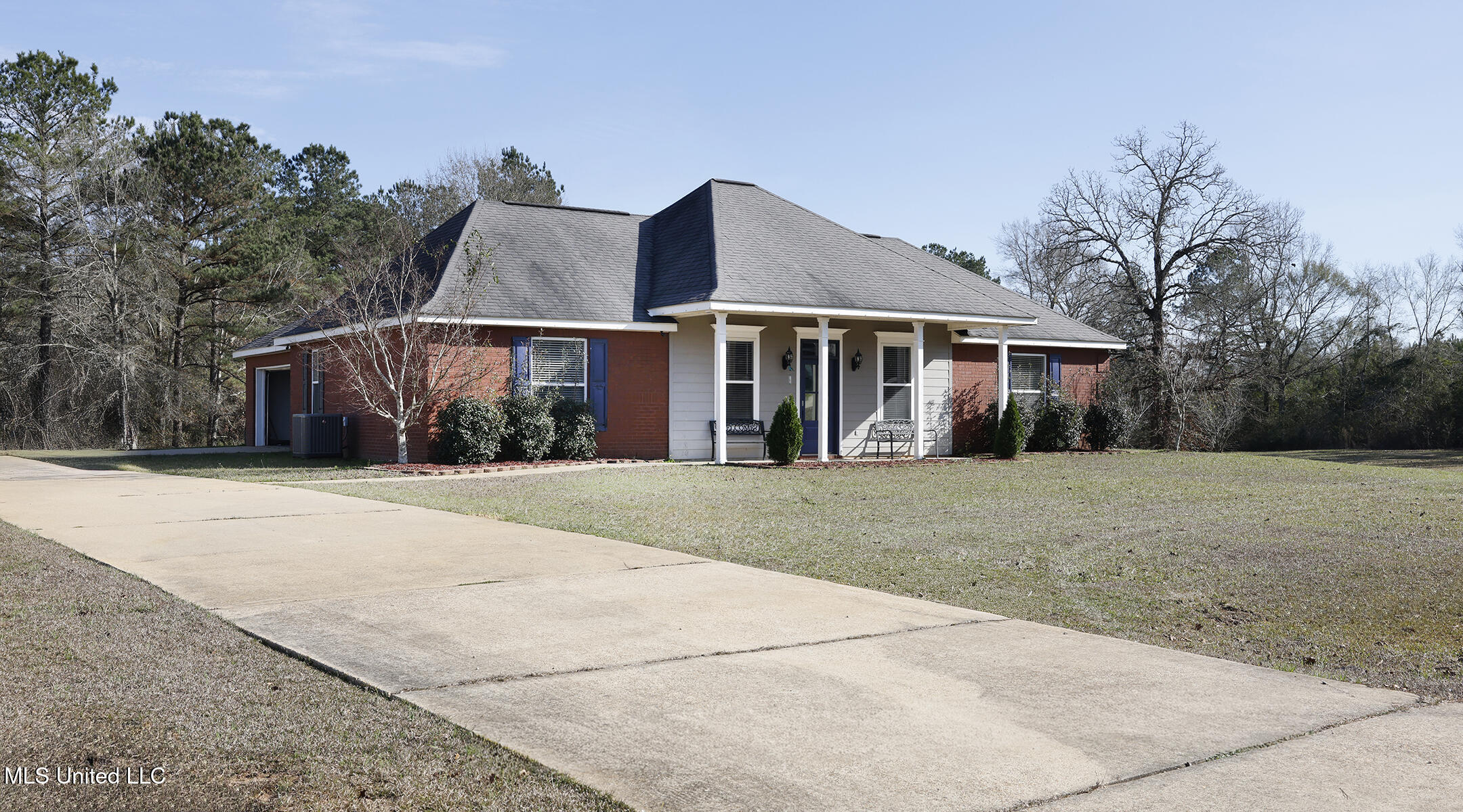 1131 Quail Ridge Drive McComb, MS 39648 - Photo 3 of 38 _C5_0215