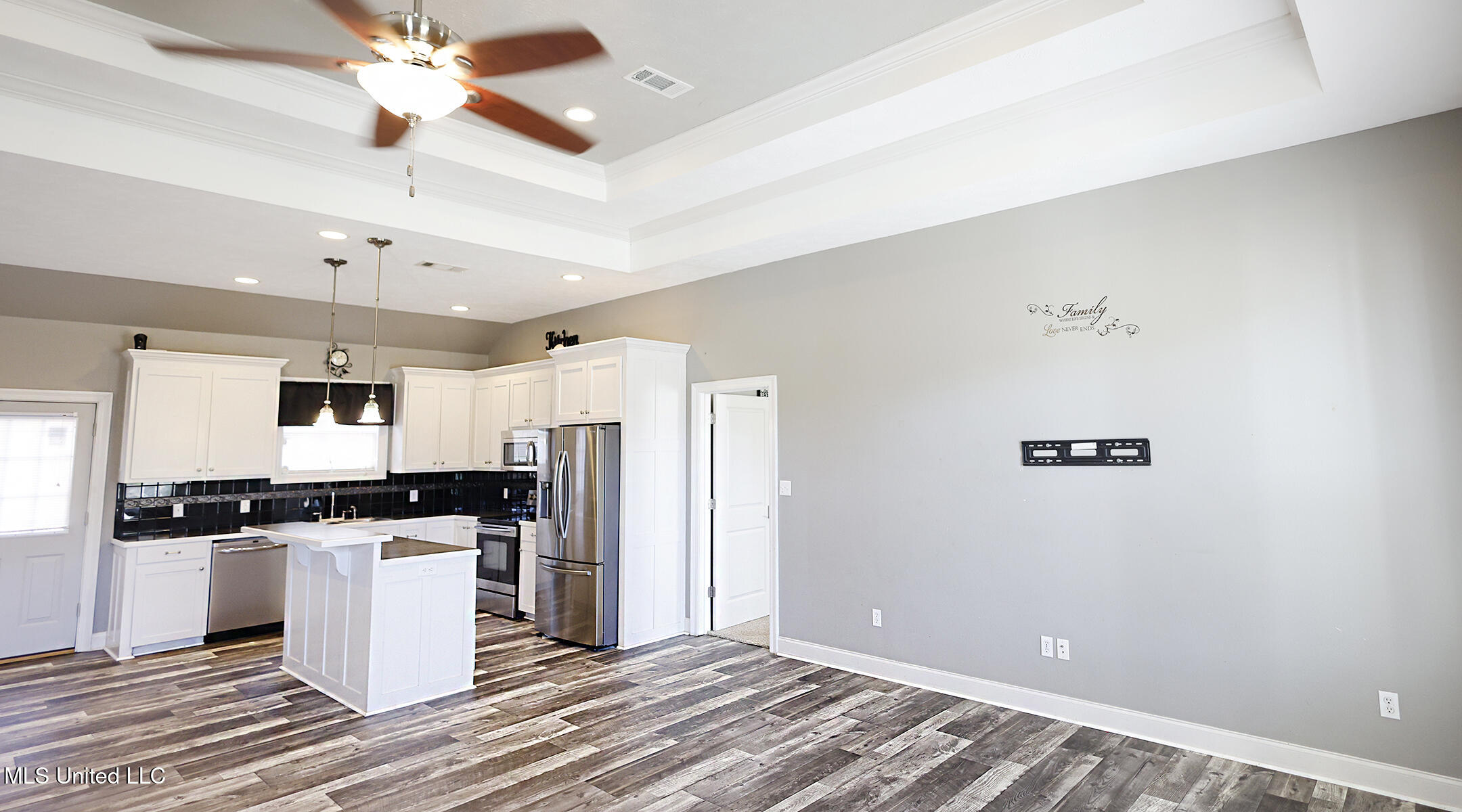 1131 Quail Ridge Drive McComb, MS 39648 - Photo 5 of 38 _C5_0230