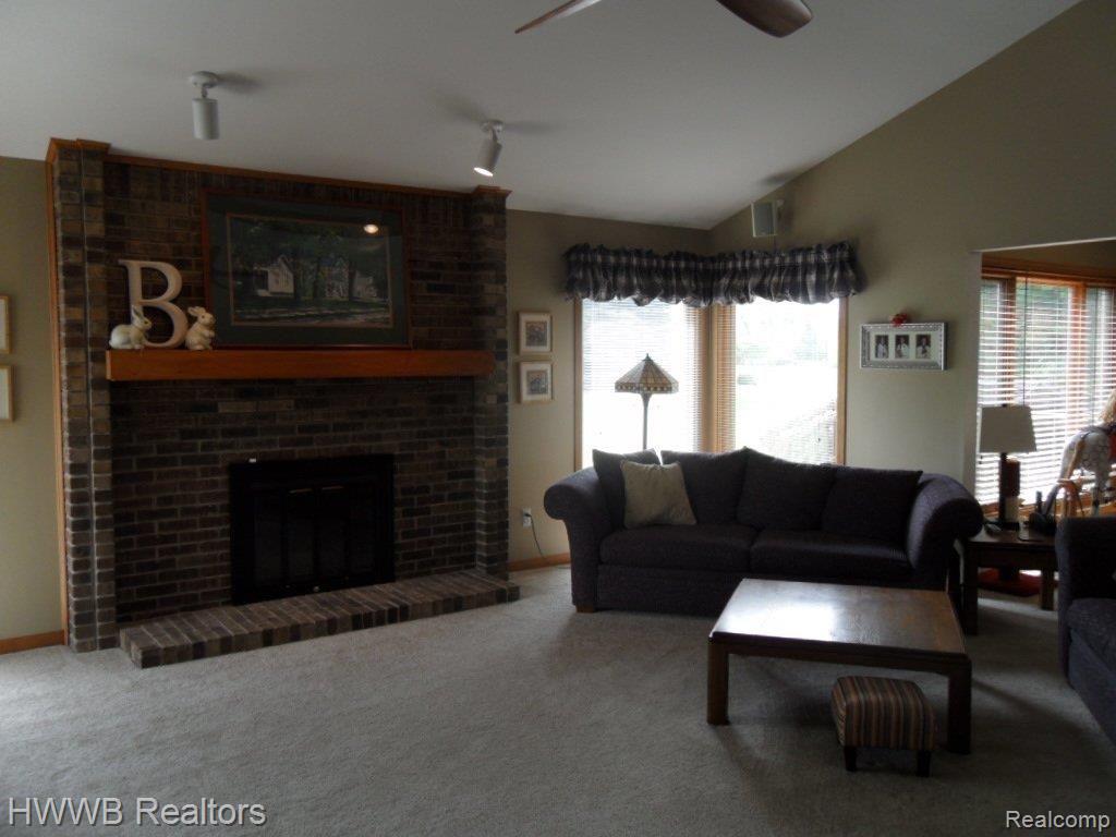 4221 Ridge Side Drive Rochester, MI 48306 - Photo 5 of 23 05-Gr Room