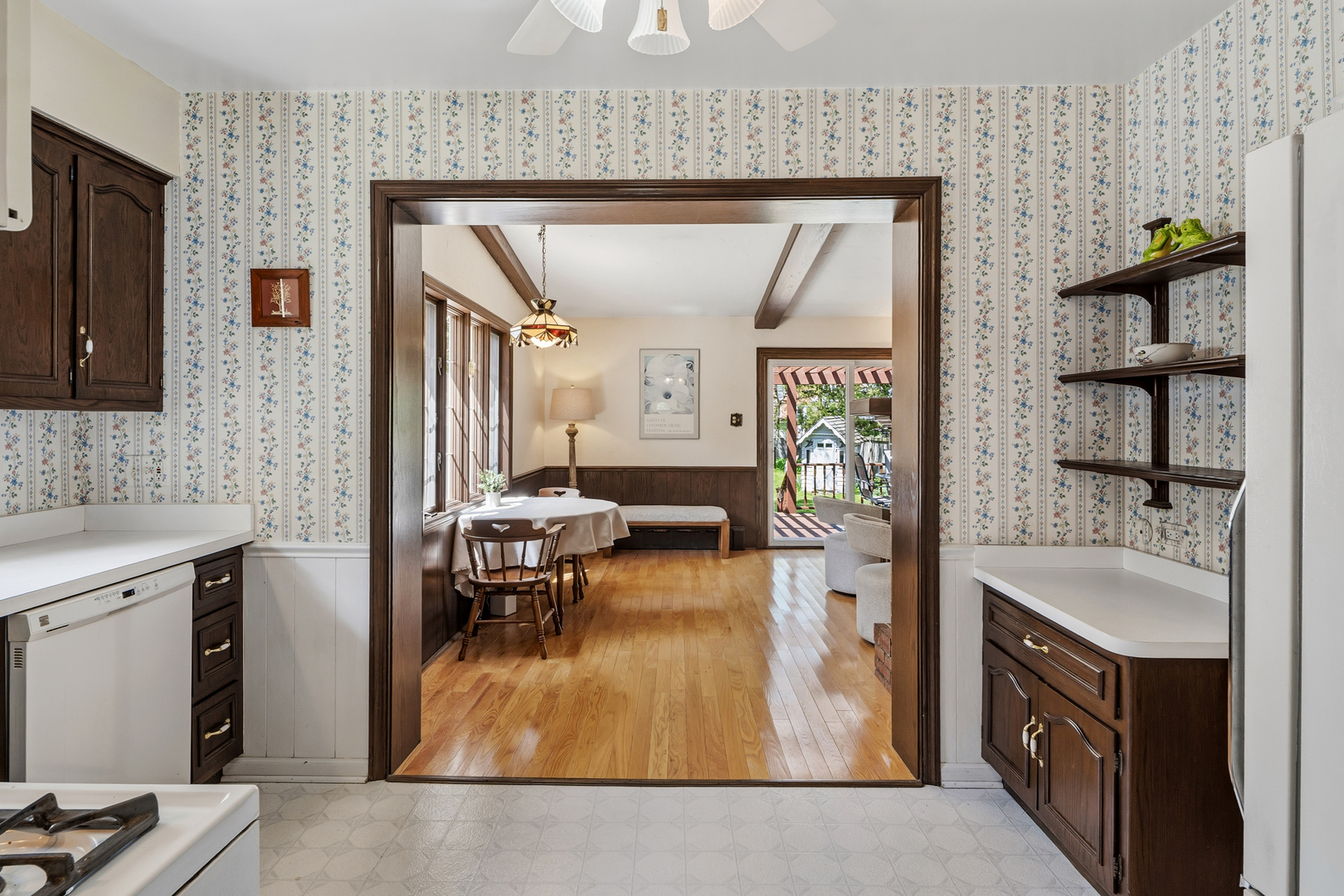 204 Parkview Road Riverside, IL 60546 - Photo 7 of 26