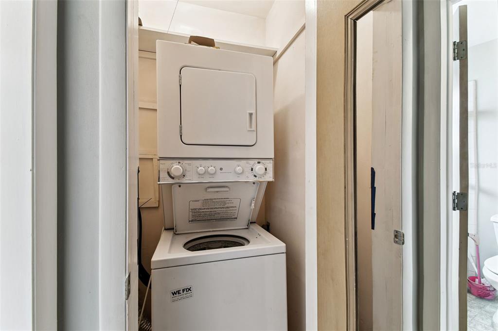 250 Rosery Road Northwest, Unit 333 Largo, FL 33770 - Photo 28 of 63 a utility room with dryer and washer