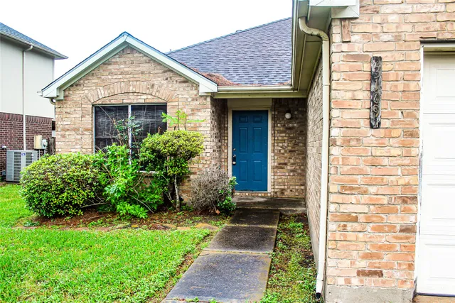 $2,000 | 3109 Berryfield Lane, Pearland, TX 77581