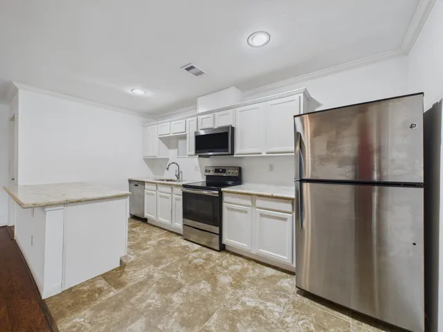 $1,250 | 5333 Richmond Avenue, Unit 20, Houston, TX 77056