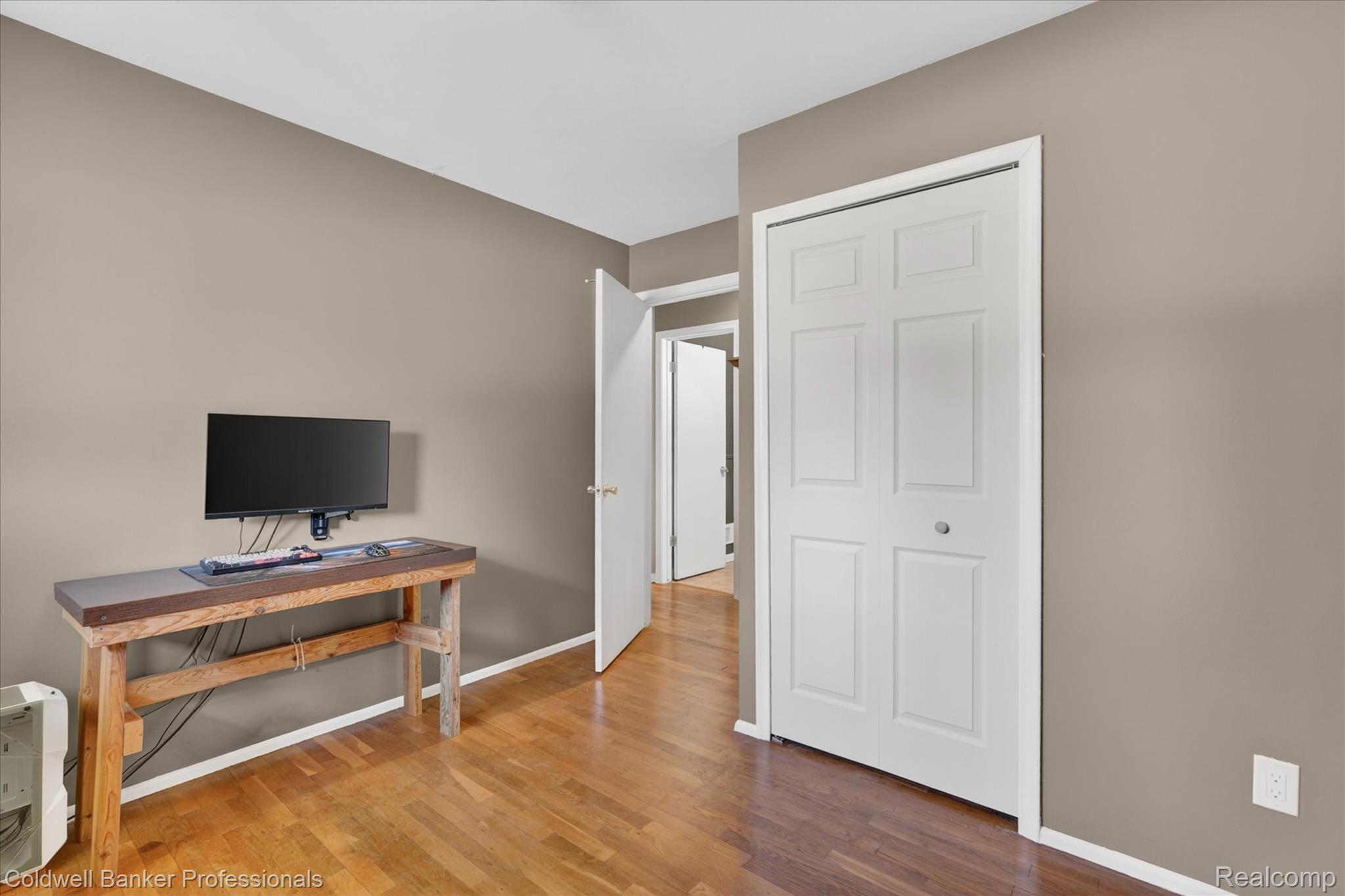 6076 Wild Turkey Road Grand Blanc, MI 48439 - Photo 26 of 50 26-6076-Wild-Turkey-Rd-WindowStill.jpg