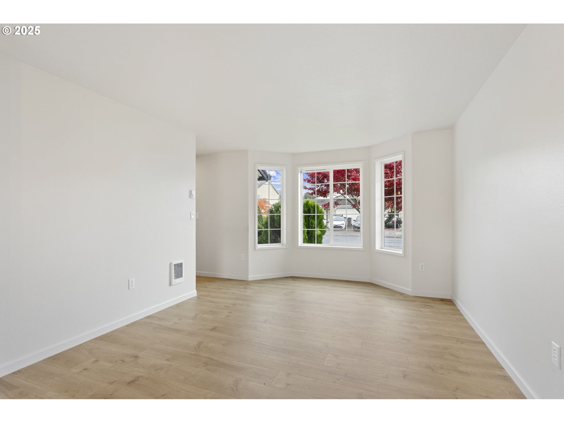 16301 Northeast 77th Circle Vancouver, WA 98682 - Photo 14 of 44 a view of an empty room with window