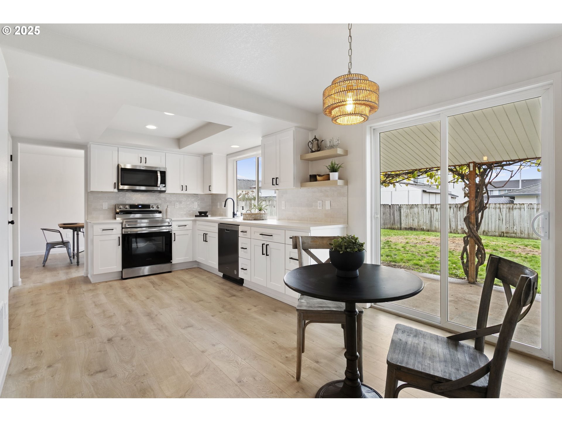 16301 Northeast 77th Circle Vancouver, WA 98682 - Photo 17 of 44 a kitchen with granite countertop a table and chairs in it