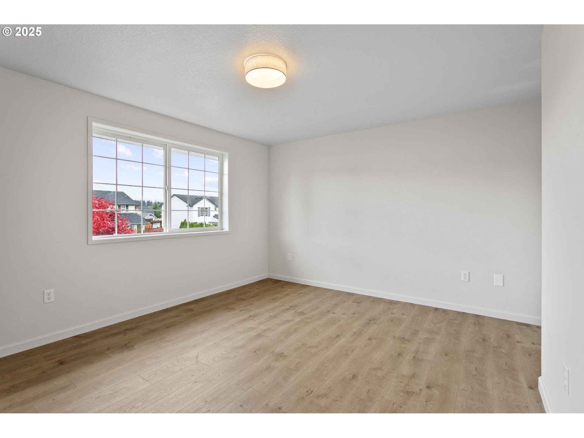 16301 Northeast 77th Circle Vancouver, WA 98682 - Photo 25 of 44 a view of an empty room and window