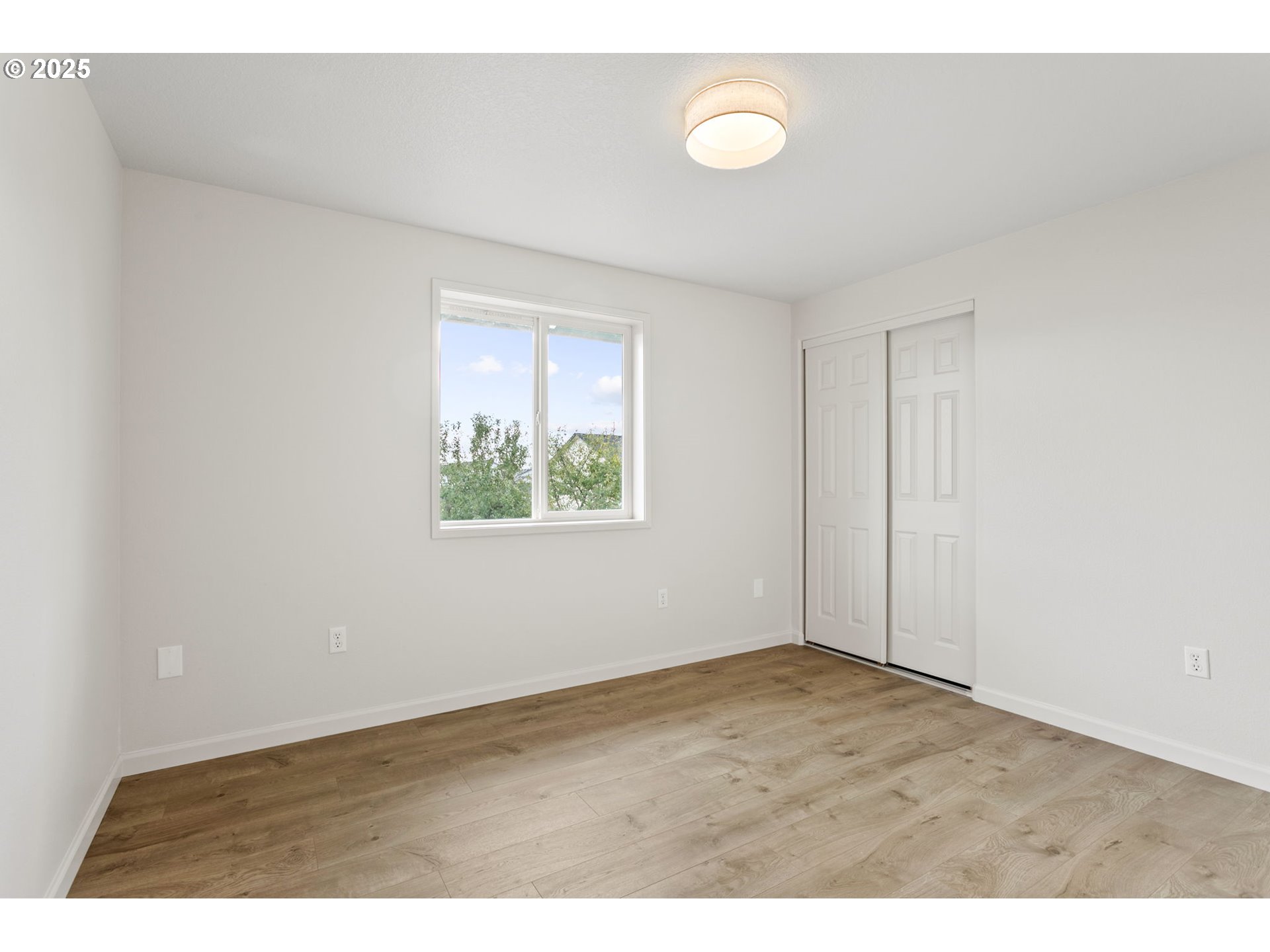 16301 Northeast 77th Circle Vancouver, WA 98682 - Photo 32 of 44 a view of an empty room with a window