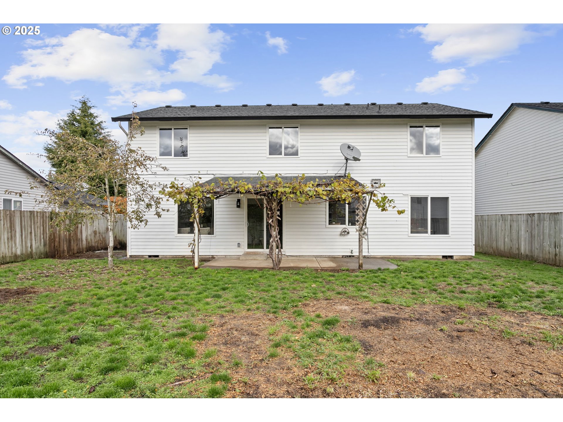 16301 Northeast 77th Circle Vancouver, WA 98682 - Photo 40 of 44 a front view of a house with a garden
