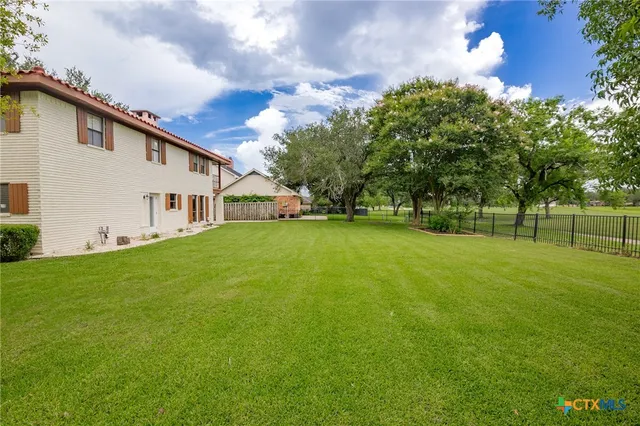 a view of a house with backyard and garden