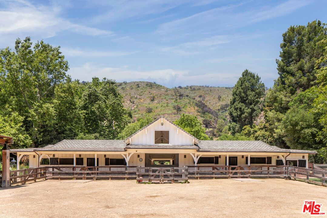 3099 Mandeville Canyon Road Los Angeles, CA 90049 - Photo 45 of 50 front view of a house with a yard